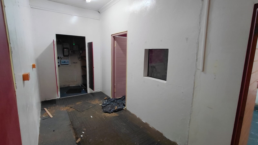 To Let Commercial Property for Rent in Quigney Eastern Cape